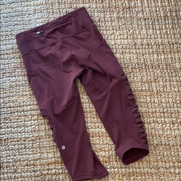 Lululemon sharp turns crop 17” redwood 4 - Picture 6 of 9